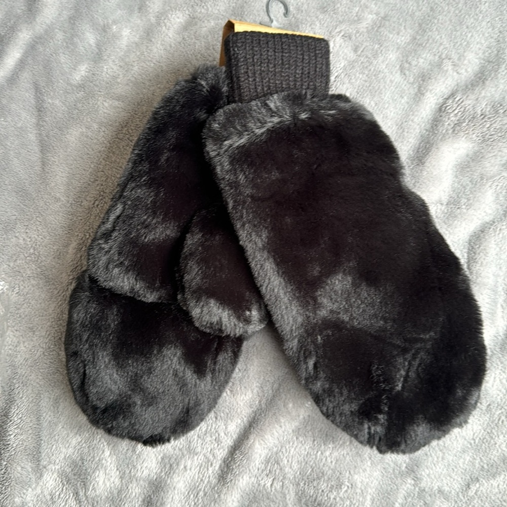 Funky Junque Mittens - Picture 3 of 4